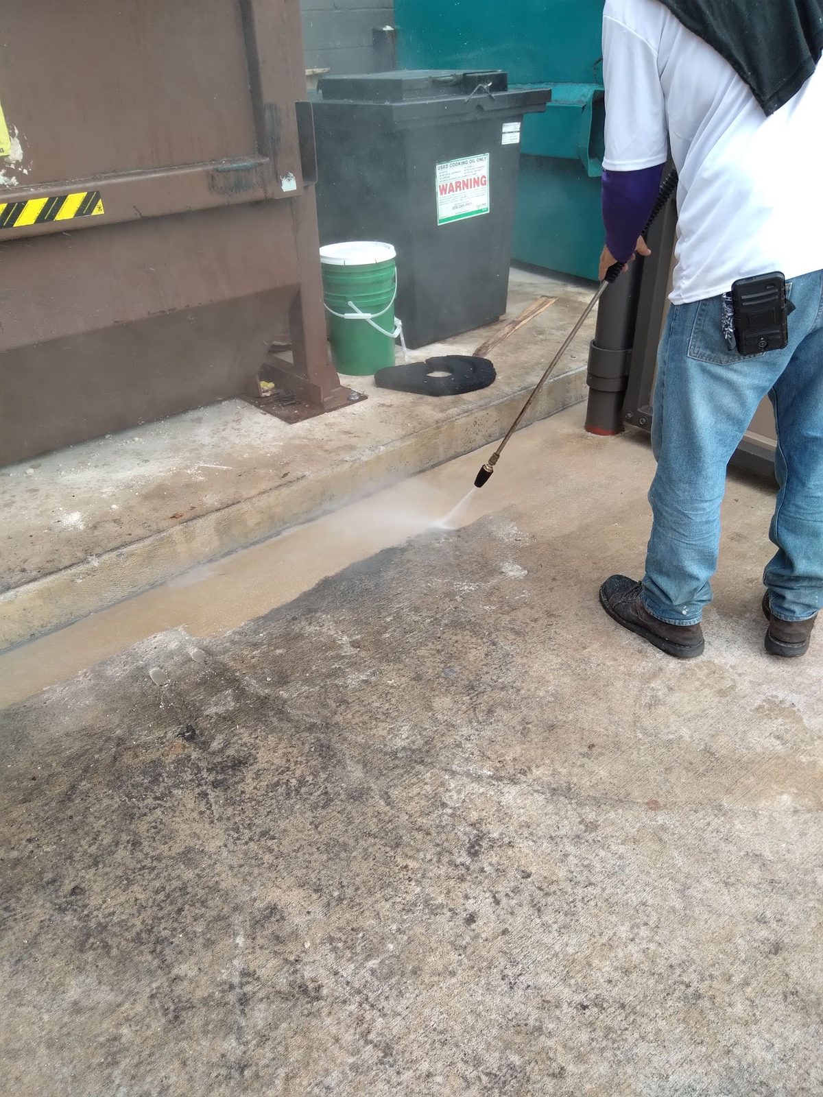 Concrete steps and landing degreased